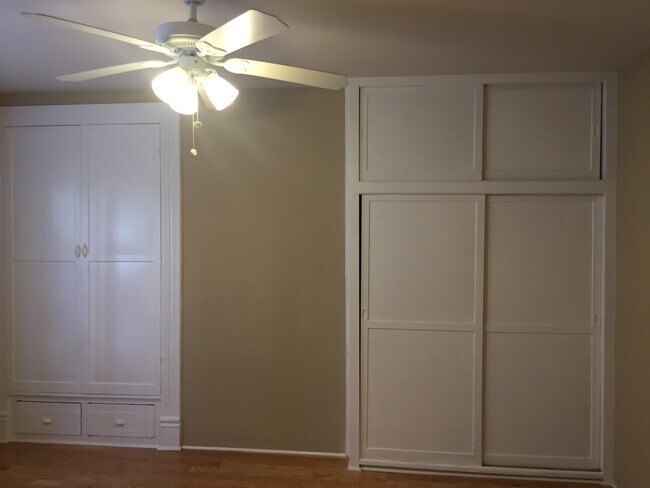 Building Photo - Spacious corner unit in Cortez Hills!