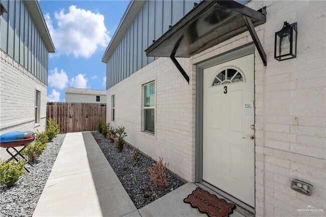 Building Photo - 22 Playa Dr