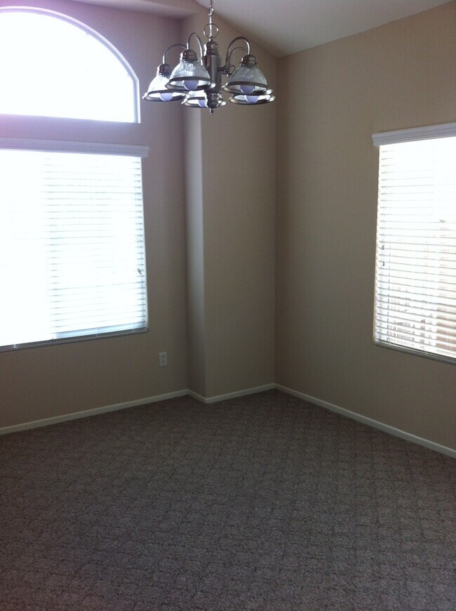 Building Photo - Beautiful 4 bedroom home in Eagle Ranch!