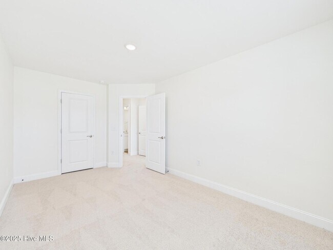 Building Photo - 458 Channel Drop Dr