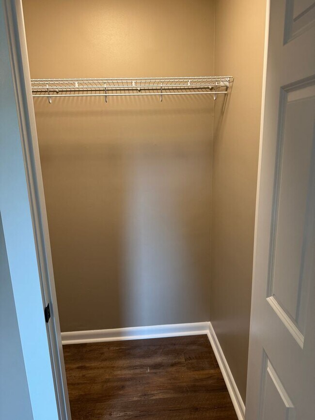 Building Photo - 516 Claremoor Ave