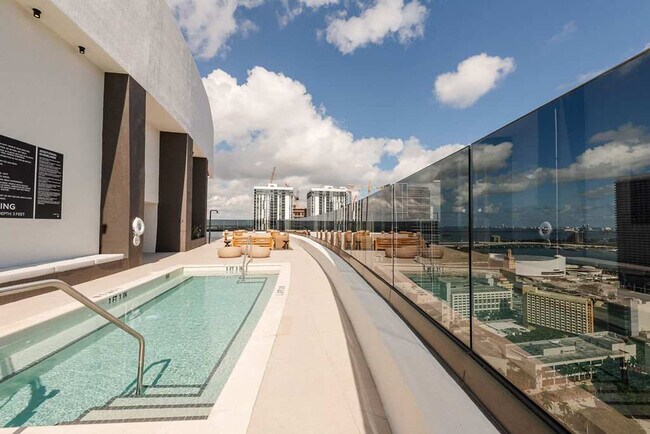 Building Photo - 225 N Miami Ave