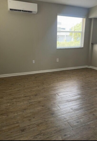 Building Photo - 837 Espanola Way