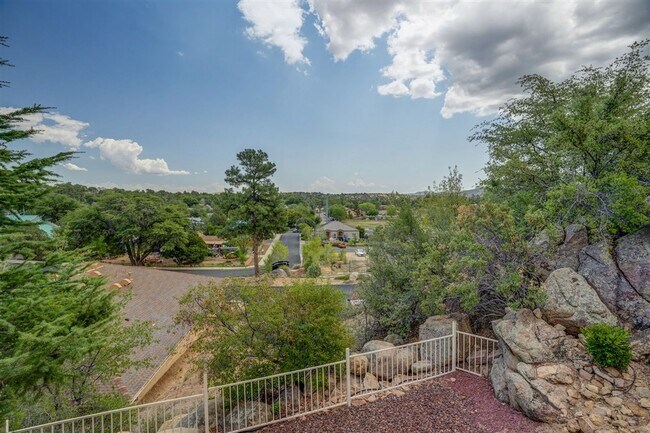 Building Photo - Large 4 bed, 3 bath home in Prescott for R...