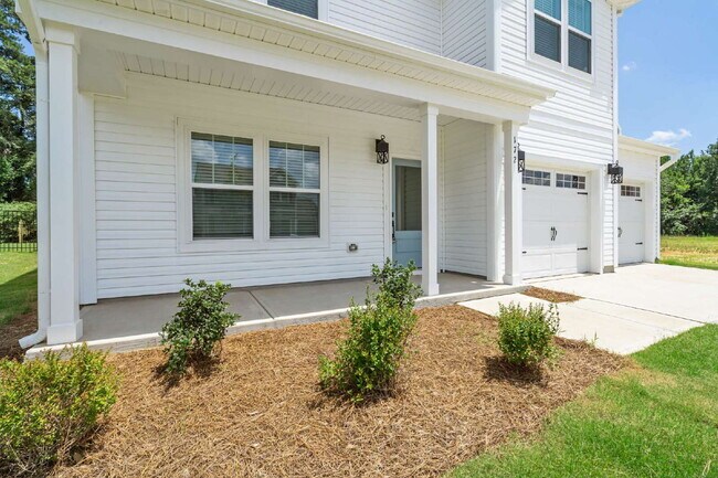 Building Photo - Spacious 4-Bedroom, 3 Full Bath Home in Angier