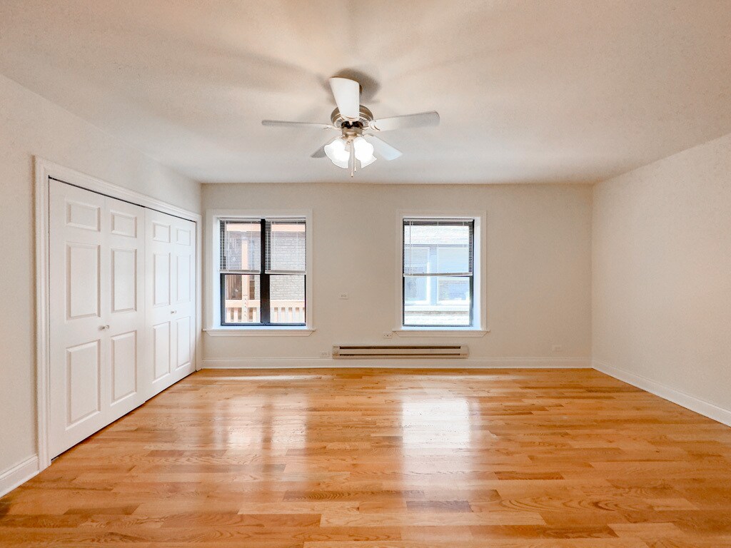 Building Photo - 826 W Cornelia Ave