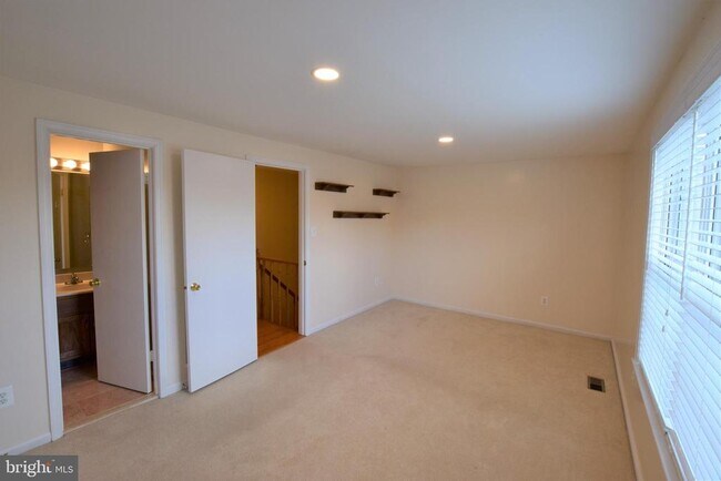 Building Photo - 6605 Briarleigh Way