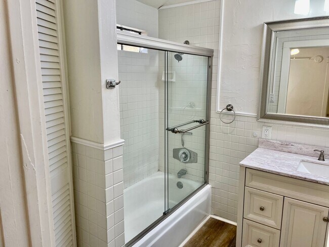 Building Photo - Classic NorthPark Craftsman