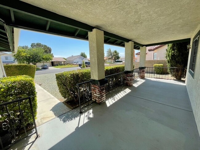 Building Photo - Spring Valley Lake Community Home