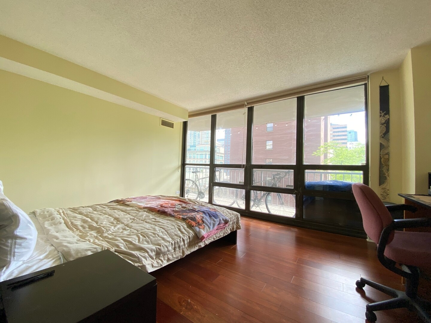 Building Photo - 663 N State St