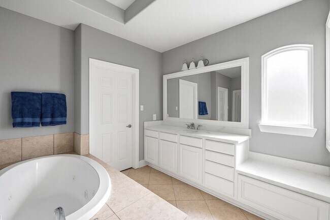 Building Photo - 11601 King George Ct