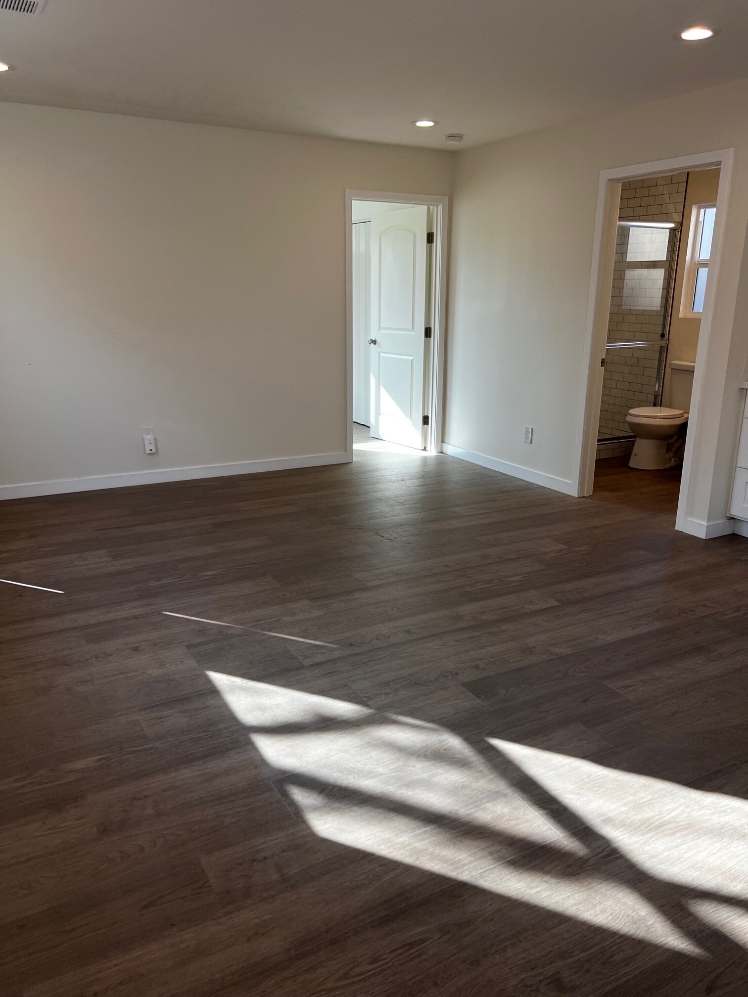 Building Photo - 636 E 87th St