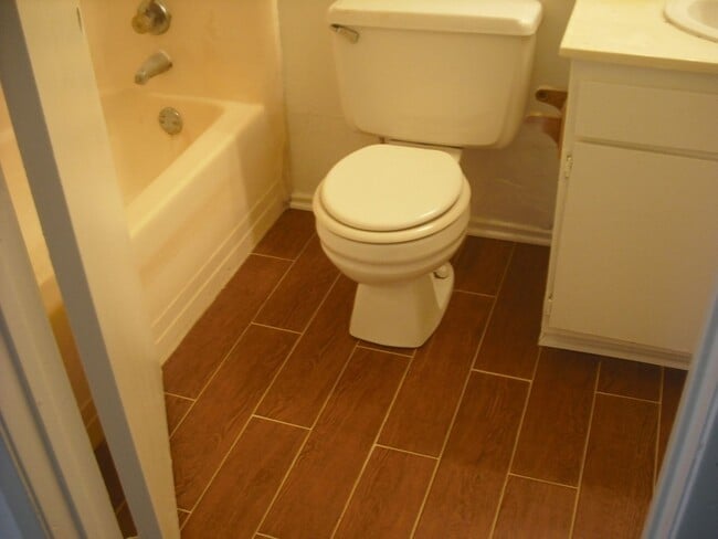 Building Photo - SPACIOUS 3 BEDROOM 2 BATH CONDO 2 CAR GARAGE NEAR PARK