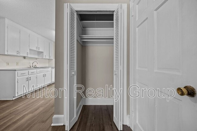 Building Photo - 204 McNeil St