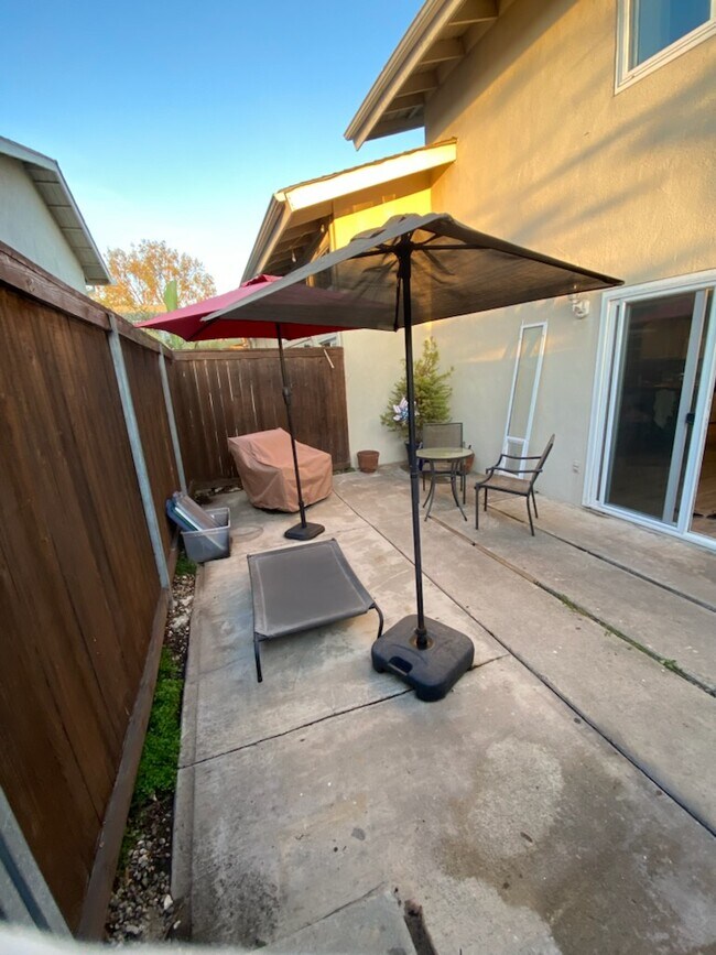Building Photo - 1404 N Tustin Ave
