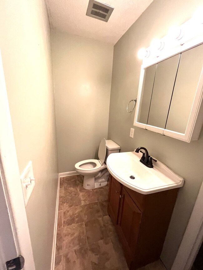 Building Photo - Poinsettia