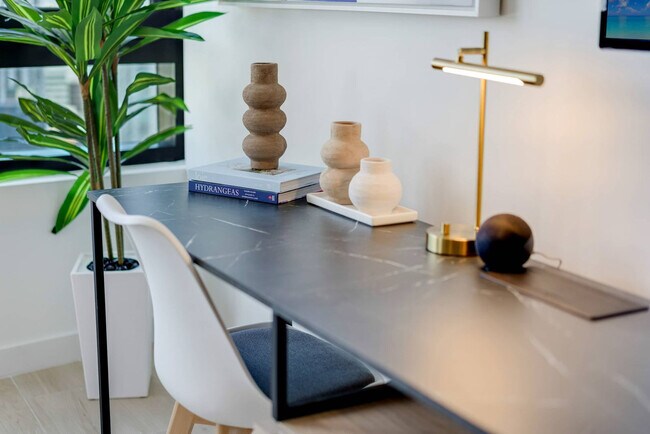 Building Photo - 225 N Miami Ave