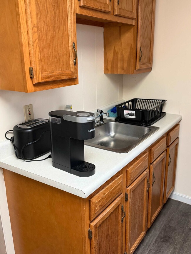 Building Photo - 160 Stafford Ave