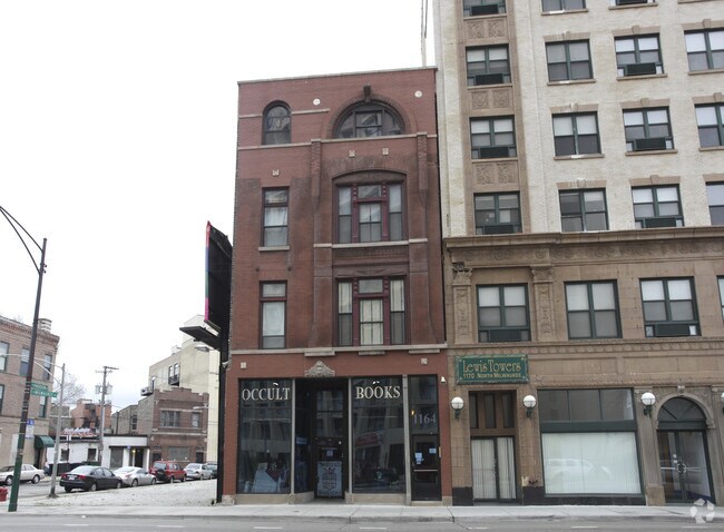Building Photo - 1164 N Milwaukee Ave