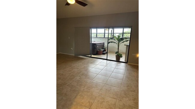 Building Photo - 4644 La Jolla Dr