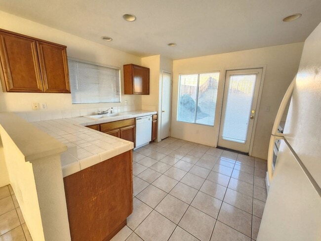 Building Photo - 71512 Sunflower Dr
