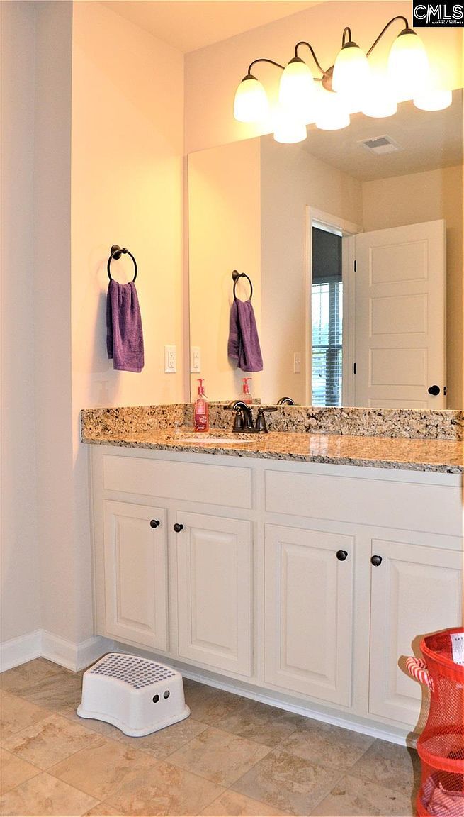 Building Photo - 304 White Oleander Dr