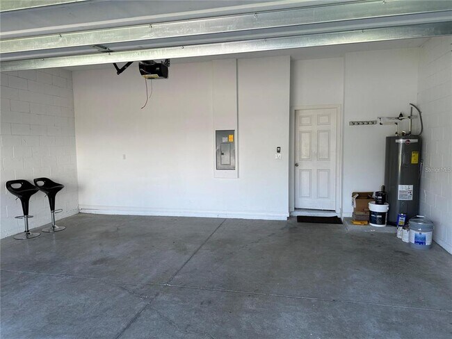 Building Photo - 9350 Woodcrane Dr