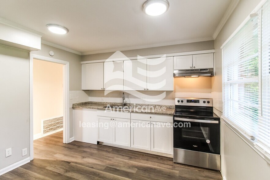 Building Photo - 605 Westview Dr