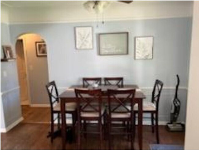 Building Photo - 2313 Brookside Dr