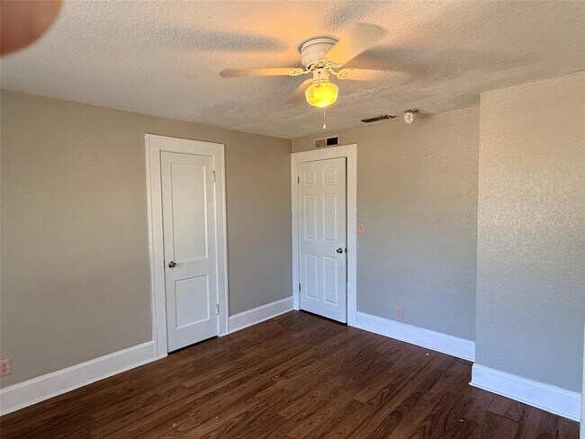 Building Photo - 1924 22nd St S