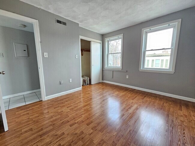 Building Photo - 49 Cottage St