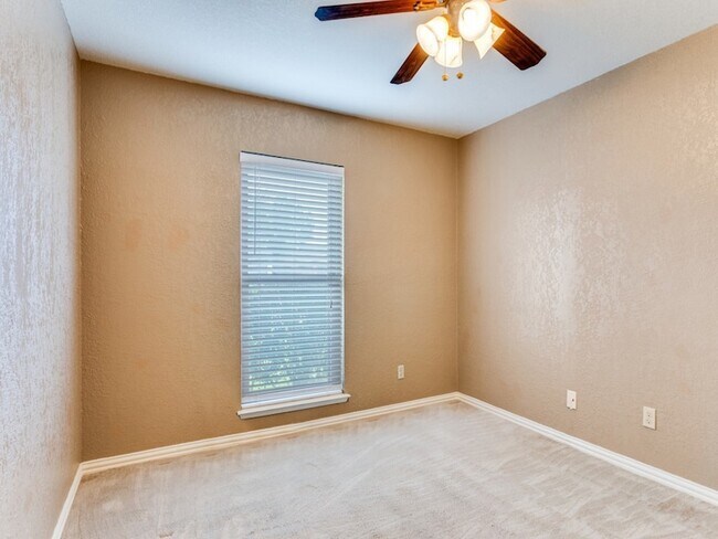 Building Photo - 6900 Sandstone Ct