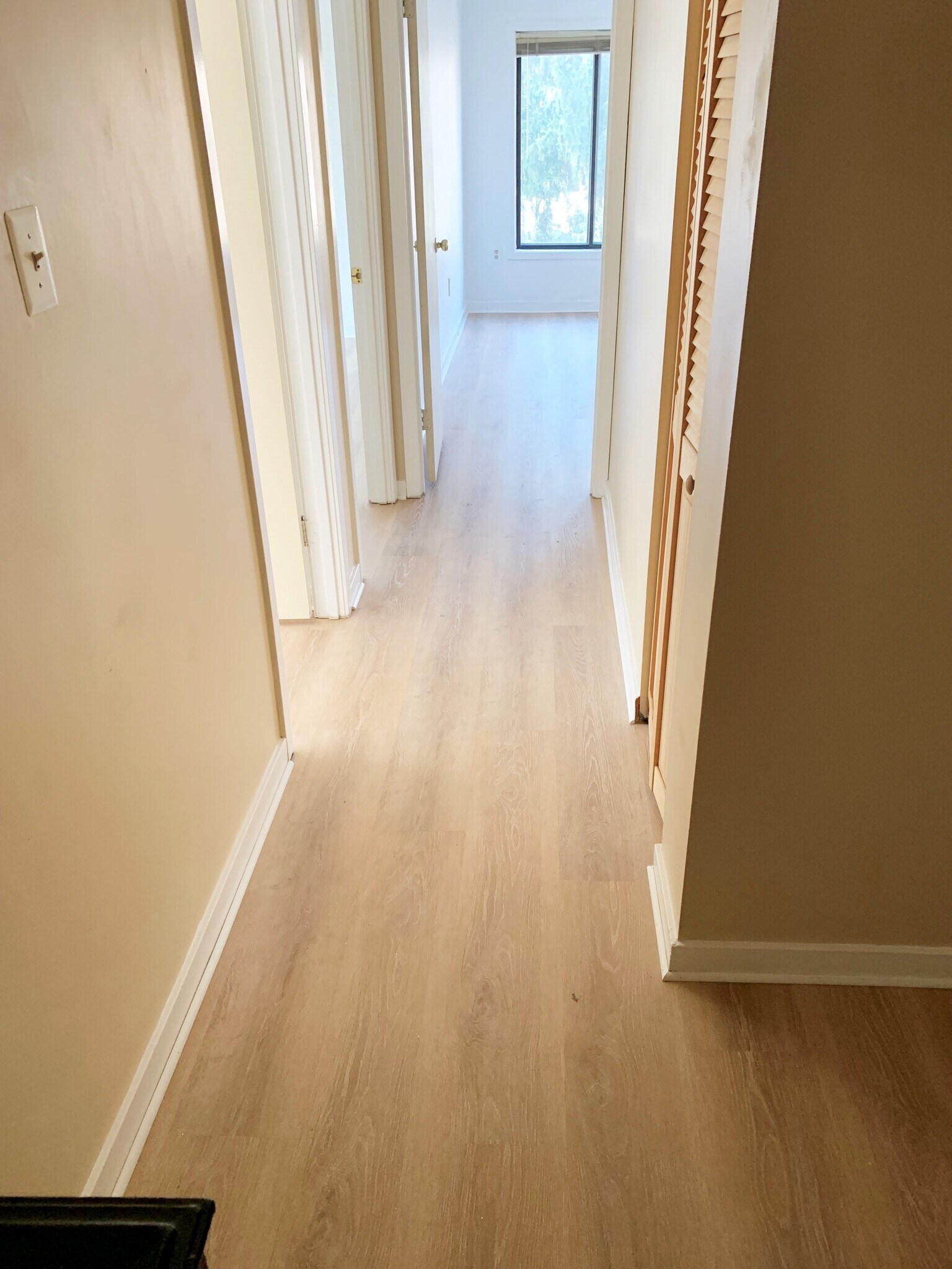 Building Photo - 9745 Lake Shore Dr