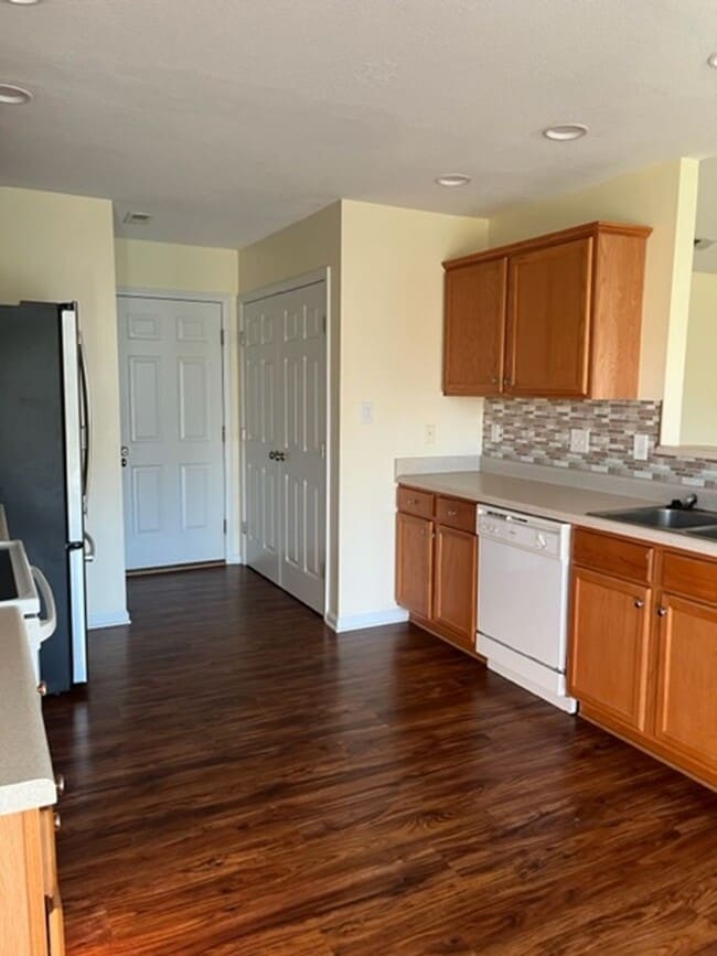 Building Photo - Three Bedroom Two Bath Home with Frog