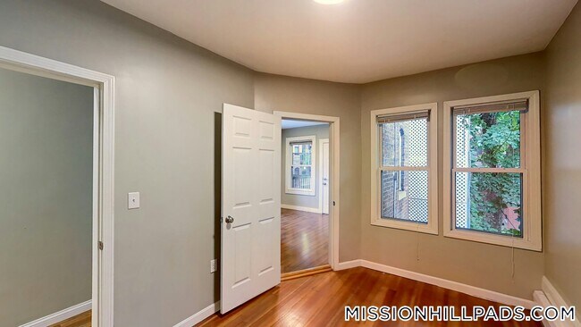 Building Photo - 4A Weld Ave