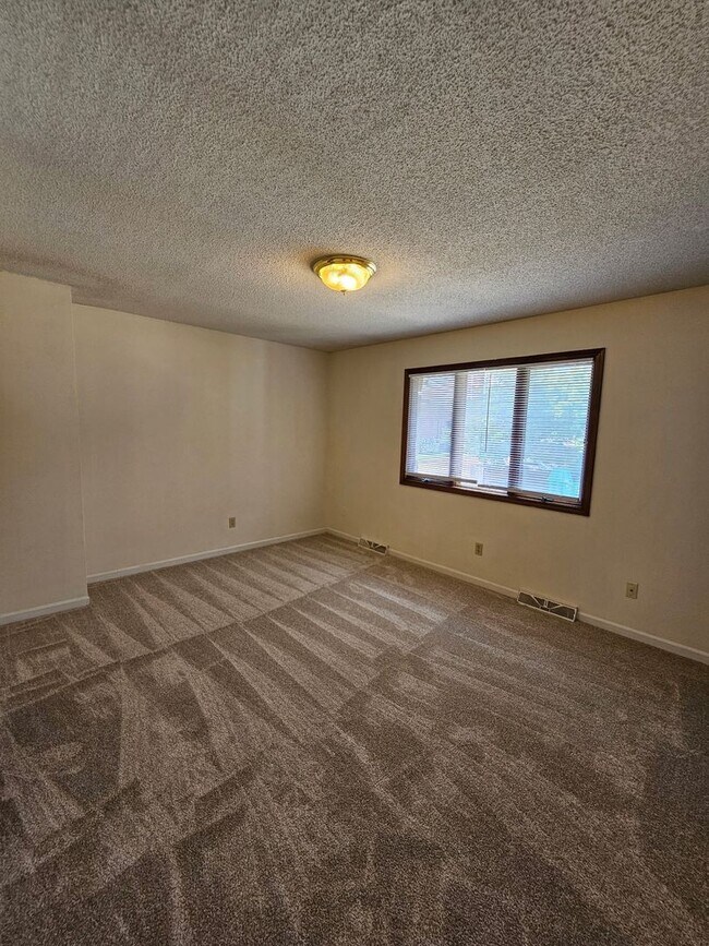 Building Photo - 106 Grn Mdws Rd