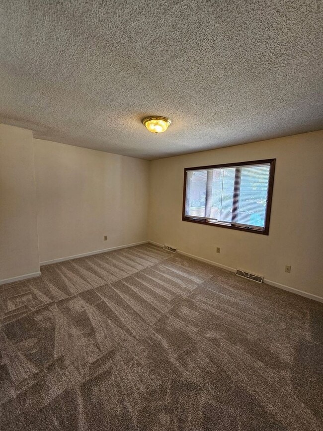 Building Photo - 3 Bed/ 2.5 Bath- Village South Condominiums