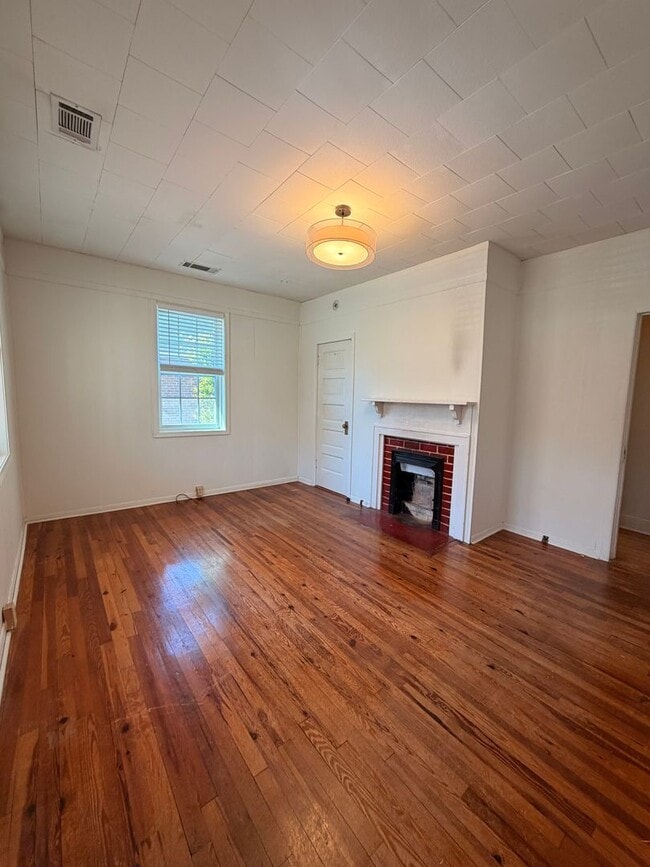 Building Photo - 3/1 House in Celanese $1,495