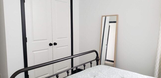 Building Photo - 11366 Sandbank Way