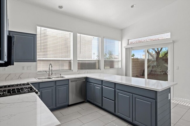 Building Photo - Single Story 3 Bedroom Home with Open Concept