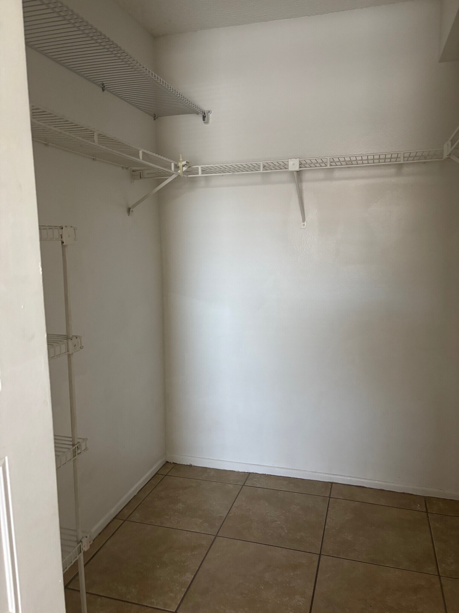 Building Photo - 5323 Summerlin Rd