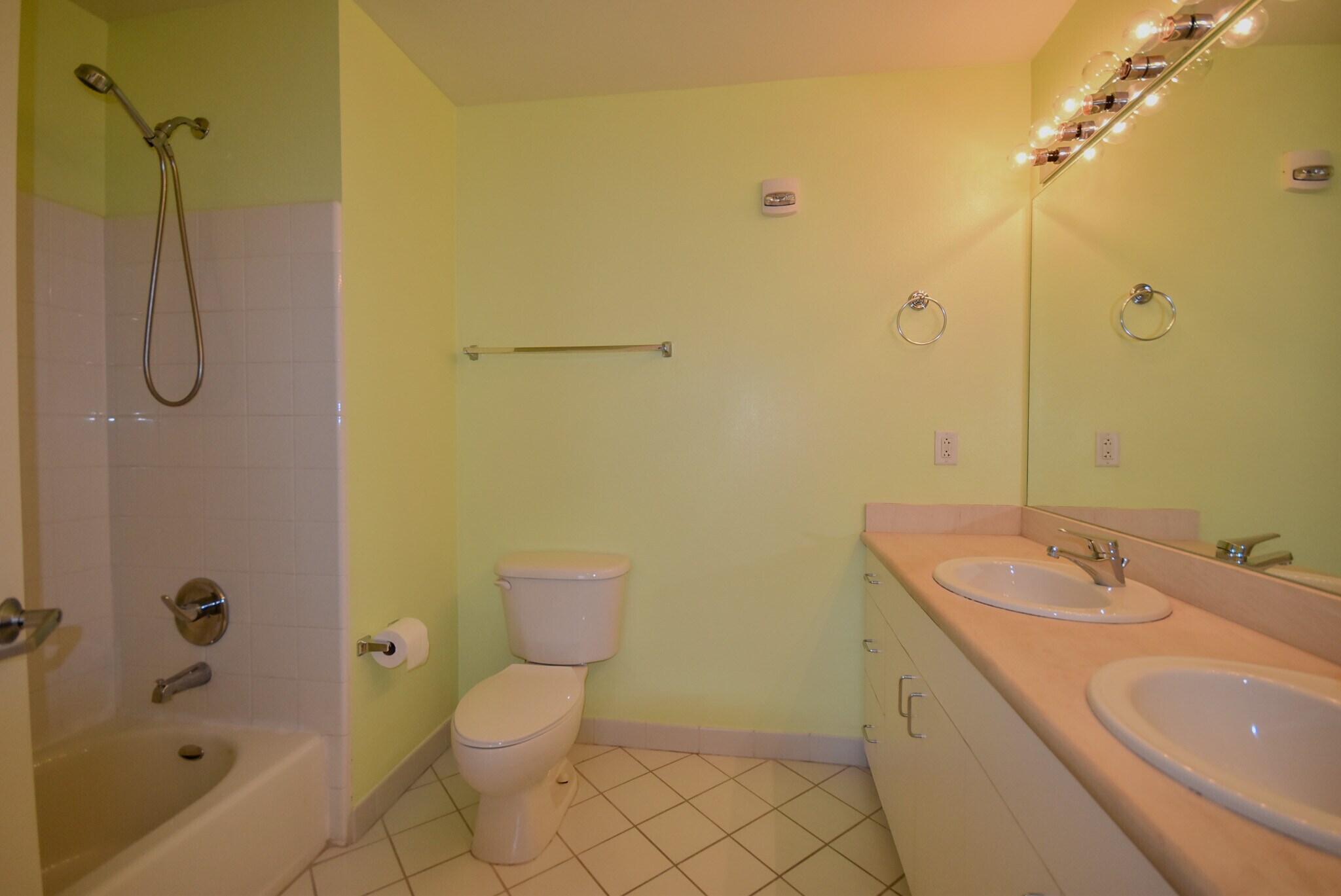 Building Photo - 8400 Oceanview Ter