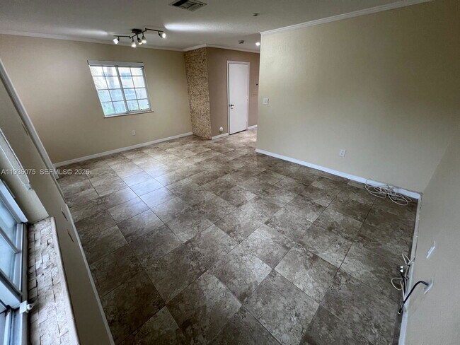 Building Photo - 2098 NE 167th St