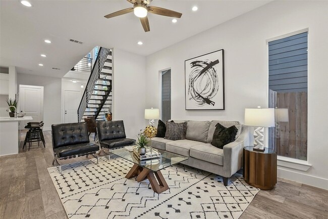 Building Photo - 933 W Eighth Street Unit