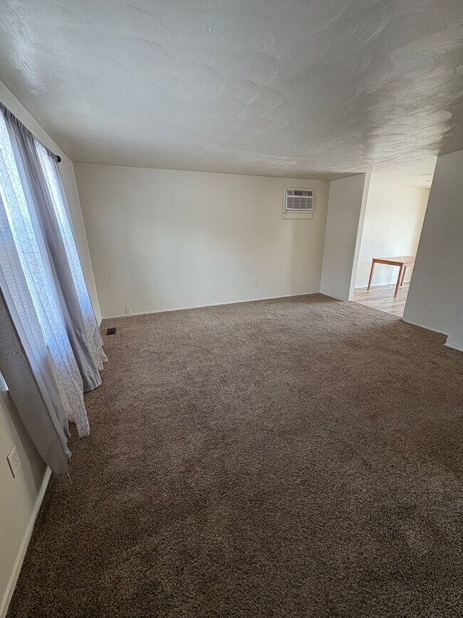 Building Photo - Spacious and charming 4 Bed Home in Convenient West Toledo Location