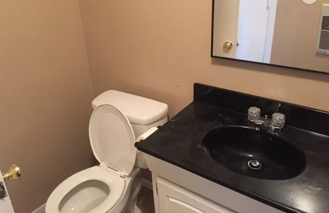 Building Photo - 2705 Valley View Ave