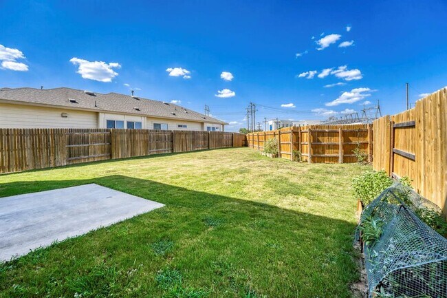 Building Photo - 202 Driftwood Ln