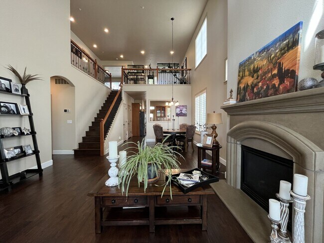 Building Photo - Charming 3 Bedroom Villebois Home with Loft, A/C, Designer Finishes and Community Pool!