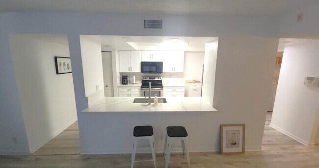 Building Photo - 950 Egret Cir