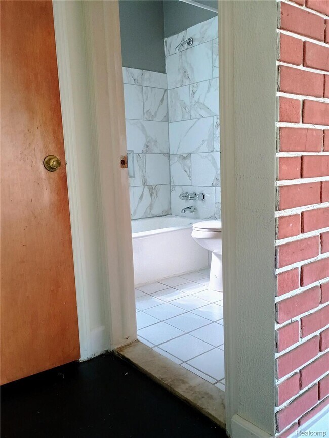 Building Photo - 19241 Melrose Ave